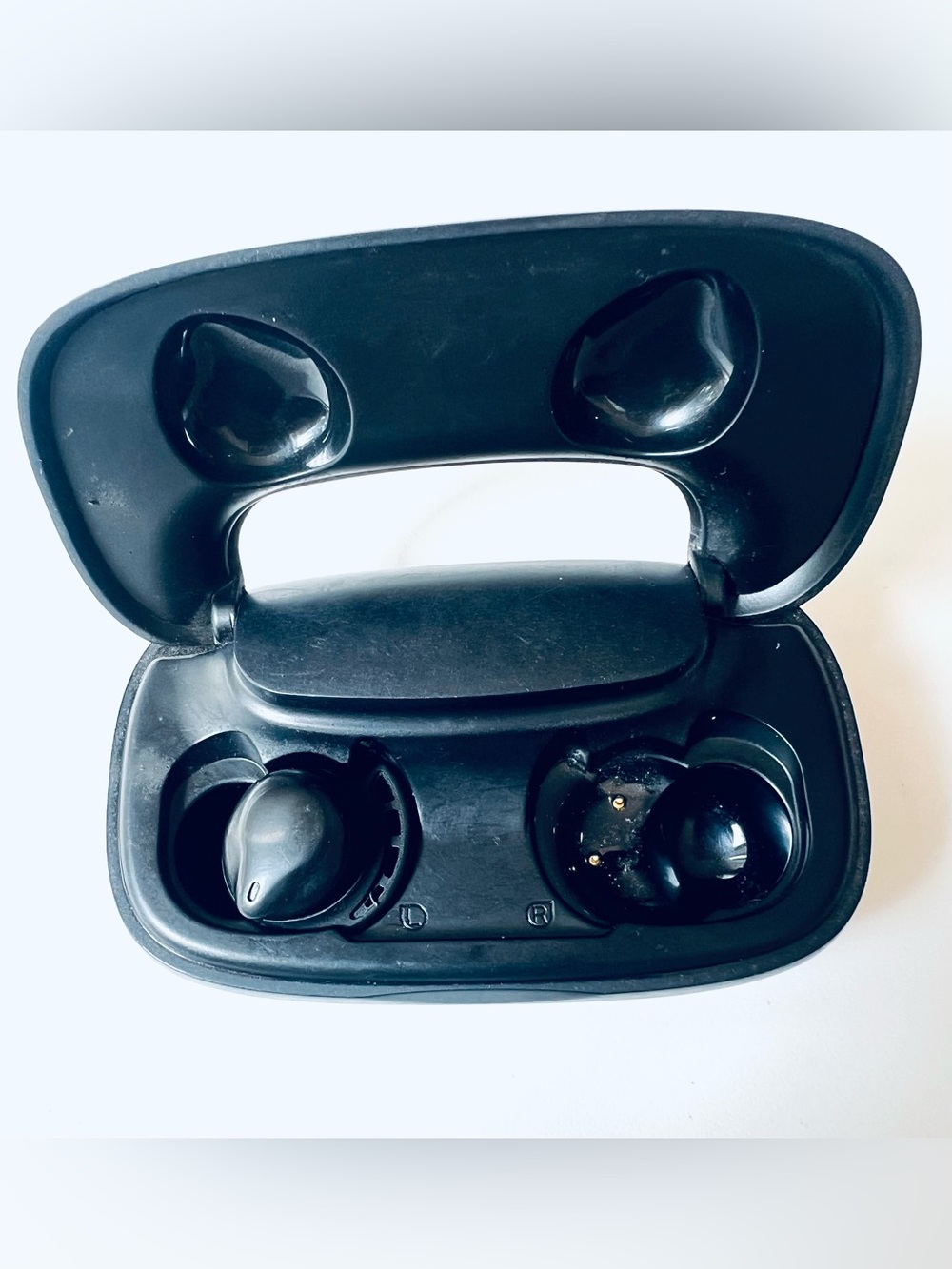 Lankey  Wireless Earbuds Bluetooth with Charging Case in Working Conditions